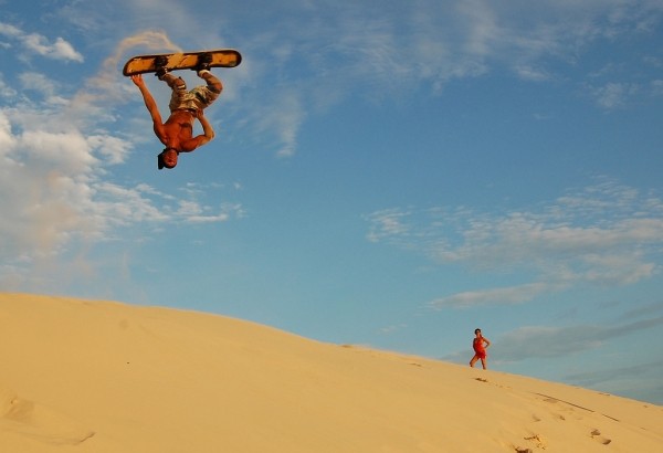 Sahra Çöllerinde Sandboard yapmak