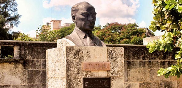 Küba Havana Atatürk Büstü