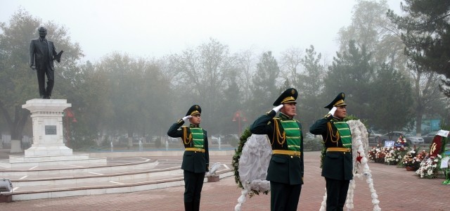 Türkmenistan Aşkabat Atatürk Heykeli