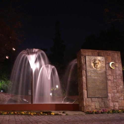 Şili Santiago Atatürk Anıtı