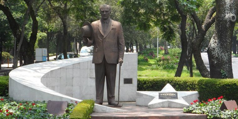 Meksika Mexico City Atatürk Heykeli