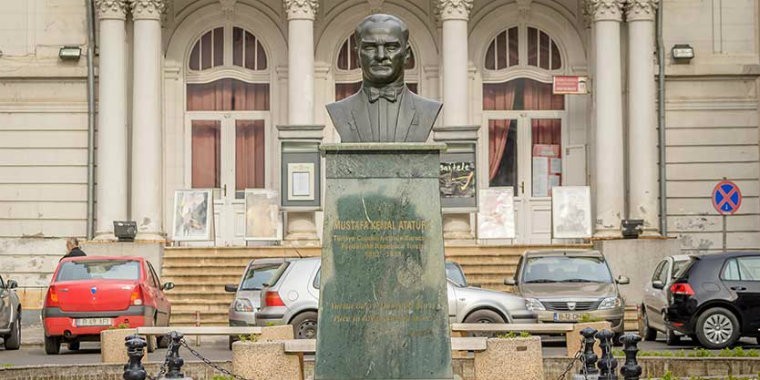 Romanya Bükreş Atatürk Büstü