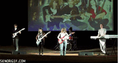 Ta daaa! Nasıl da çalmışım org dayanamadı! diye isyan eden bu müzisyen