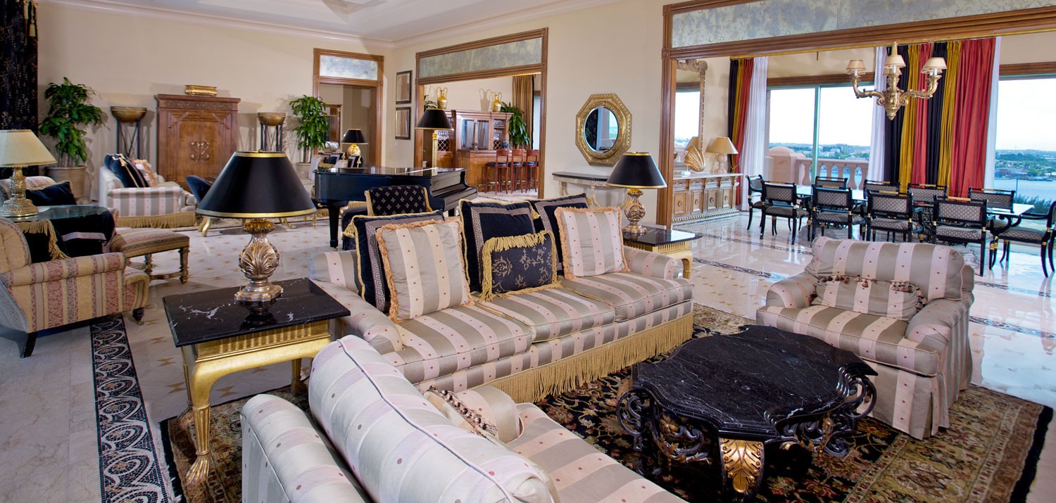 Royal Towers Bridge Suit – Bahamalar