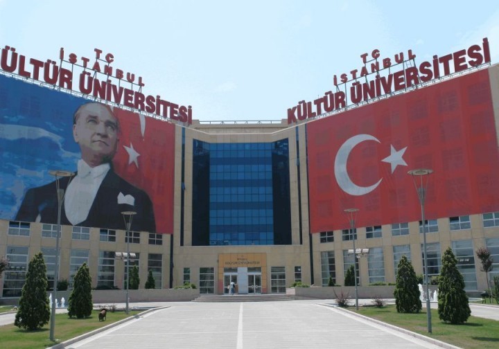 En İyi Akademik Kadroya Sahip Vakıf Hukuk Fakültesi