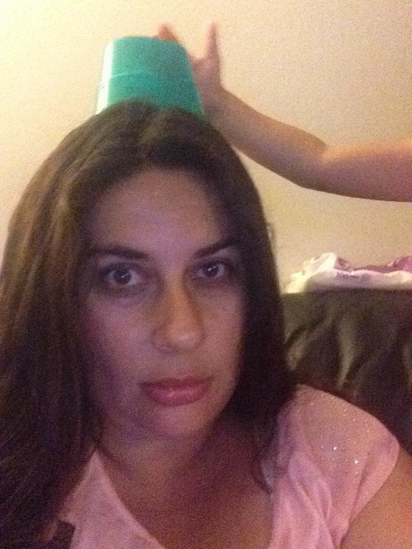 "Hem bebekle uğraş, hem de diğerinin şakalarına maruz kal"