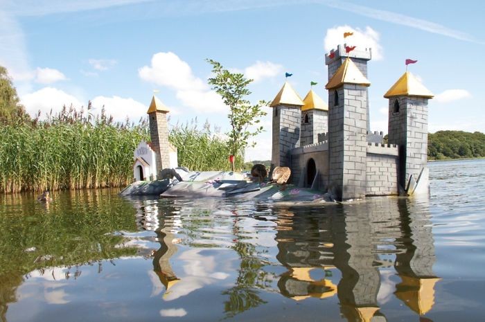 Bu da ördekler için yaptığı ev