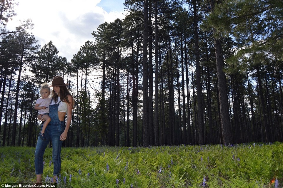 "Seyahat ederek, kamp yaparak, tırmanarak, dışarıda birlikte olarak birçok anıya sahip olmamıza da bayılıyorum"