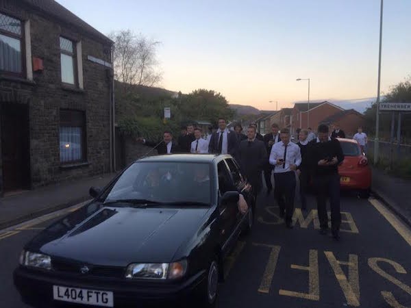 Tüm arkadaşlar organize edilmiş