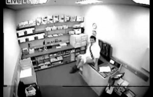 Poposunun Fotokopisini Çeken Adamın Dramı