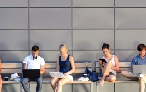 Sosyal Medya Bağımlısı Olduğunuzun 10 Acımasız Gerçeği