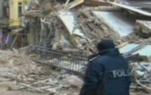 İstanbul Beyoğlu'nda 5 katlı bina çöktü