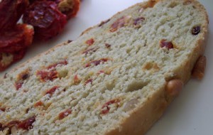 Pestolu ve Kuru Domatesli Ekmek