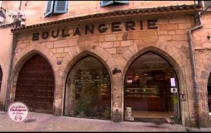 Fransız Yemek Programında, Kapıya Dalan Kedi