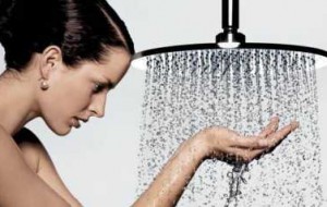 Duşta Başlayan Cazibe