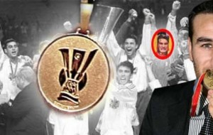 Alper Tezcan, UEFA Madalyasını Satıyor