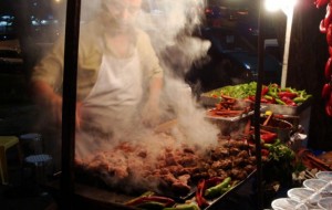 Sokakta Yemekten Keyif Alarak Yiyebeileceğiniz 13 Şey