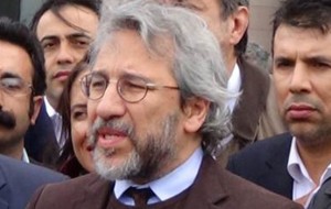 Can Dündar'a silahlı saldırı