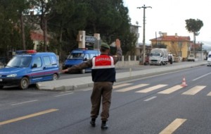 Dur İhtarına Uymayan Araçtan 200 Kilo Bomba Çıktı