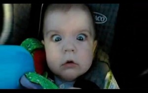 Tünnelden Geçen Bebeklerin Verdiği Komik Tepkiler