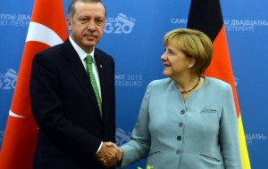 Merkel: Türkiye'nin Güçlü Bir Parlamentoya İhtiyacı Var