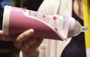 Bebeğinizin ne kadar gıda aldığını bildiren akıllı biberon