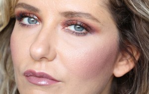 Islak Görünümlü Makyaj Nasıl Yapılır