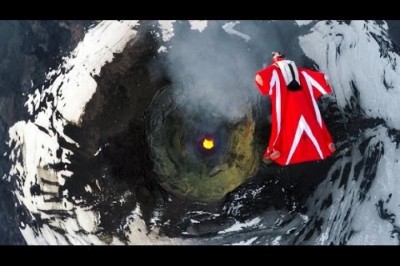Yanardağ Üzerinde  Wingsuit Yapan Çılgın Kadın