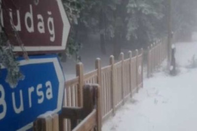 Uludağ yeniden beyazlara büründü