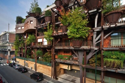 Bu Apartman Şehrin Kirliliğinden ve Gürültüsünden Çok 'Doğal' Bir Şekilde Korunuyor