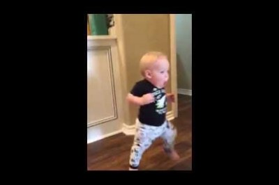 Dede Kükrüyor, Bebek Ardına Bakmadan Tüyüyor