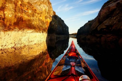 Norveç'te Kanoyla Gezerken Nefes Kesen Doğa Fotoğrafları Çeken Adam