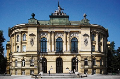 VARŞOVA ÜNİVERSİTESİ